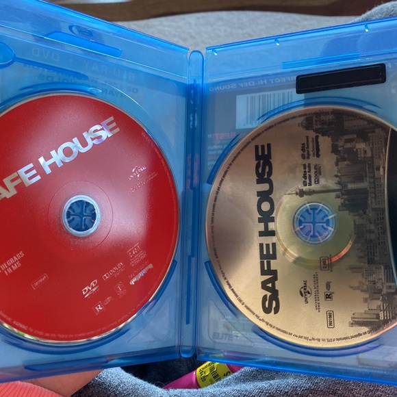🔴5/$25🔴 Safe House blu ray and DVD set - Picture 2 of 3